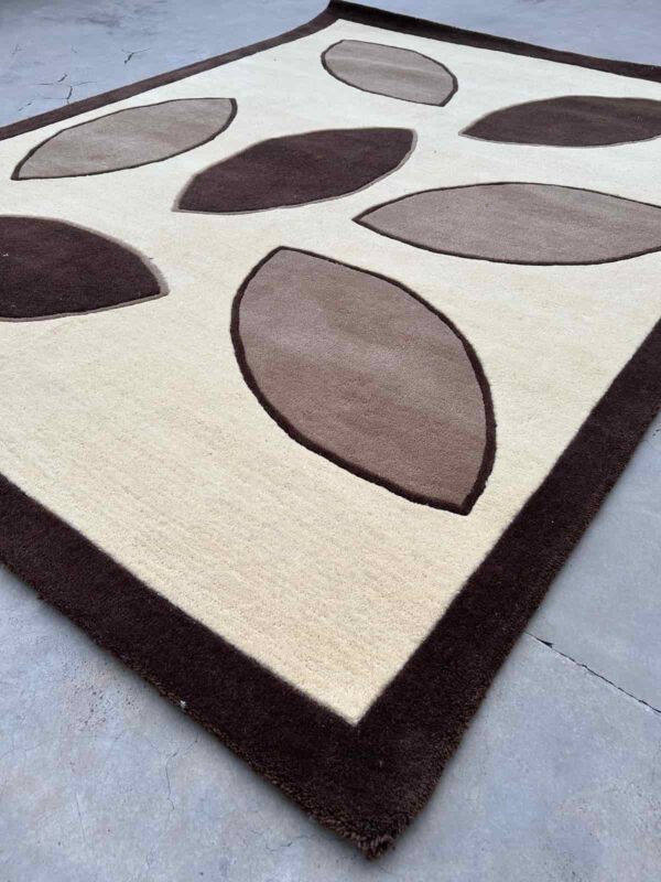 Modern Handtufted Carpet By The Taj Rugs. - Image 2